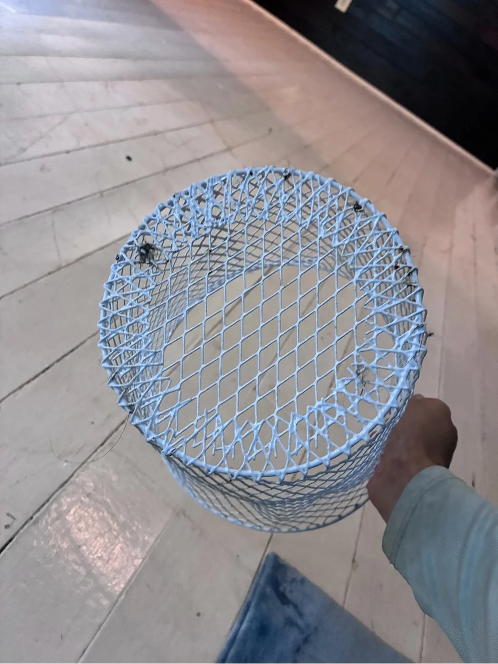 Essentials Wire Mesh Waste Basket (White)